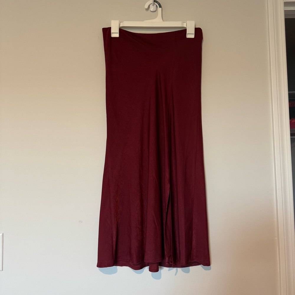NWOT Time and Tru Flowy Mid Skirt‎ Wine Maroon 4/6
